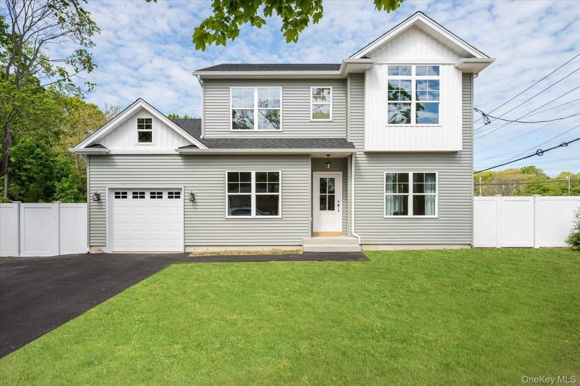 Stunning New Construction Offering Exceptional Craftsmanship &amp; - photo 2