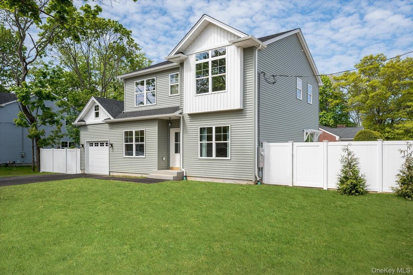 Stunning New Construction Offering Exceptional Craftsmanship &amp; - photo 3