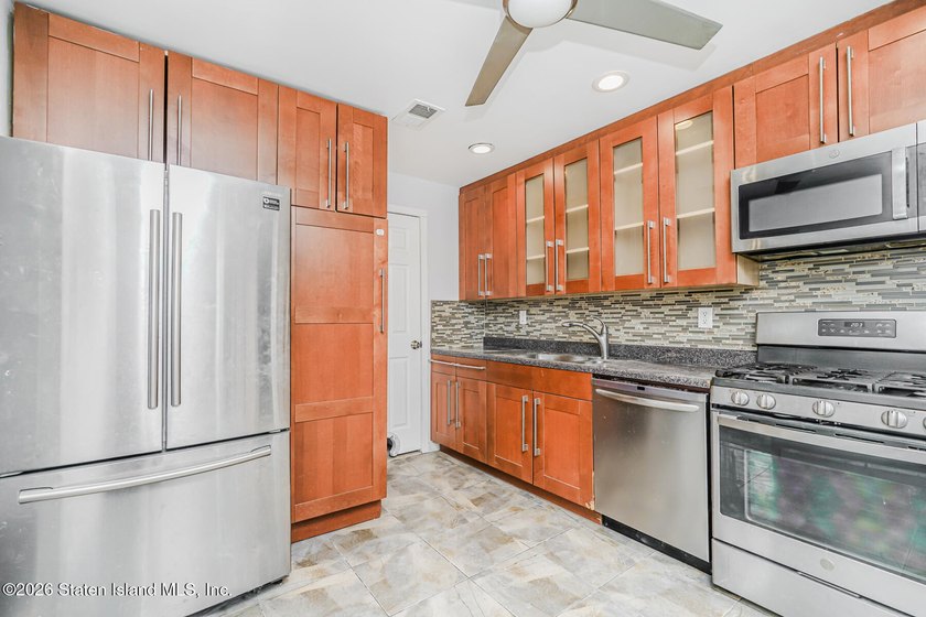 Welcome to The Oaks at Latourette, where comfort and convenience - photo 6