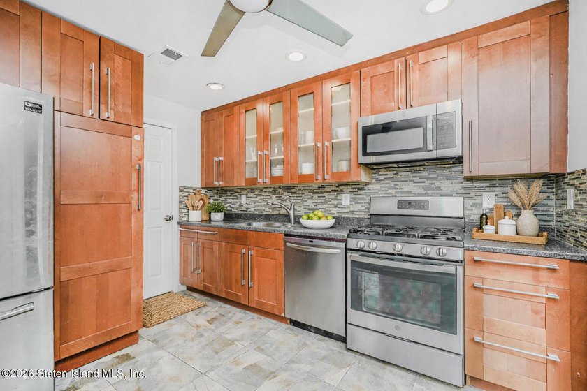 Welcome to The Oaks at Latourette, where comfort and convenience - photo 8