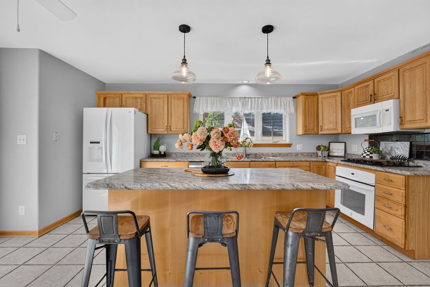 Welcome to this beautiful 4-bedroom, 2.5-bath home - located on - photo 7