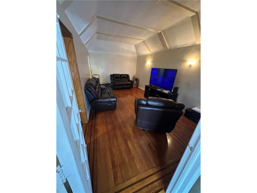 A beautiful, well maintained brick home in the heart of East - photo 3