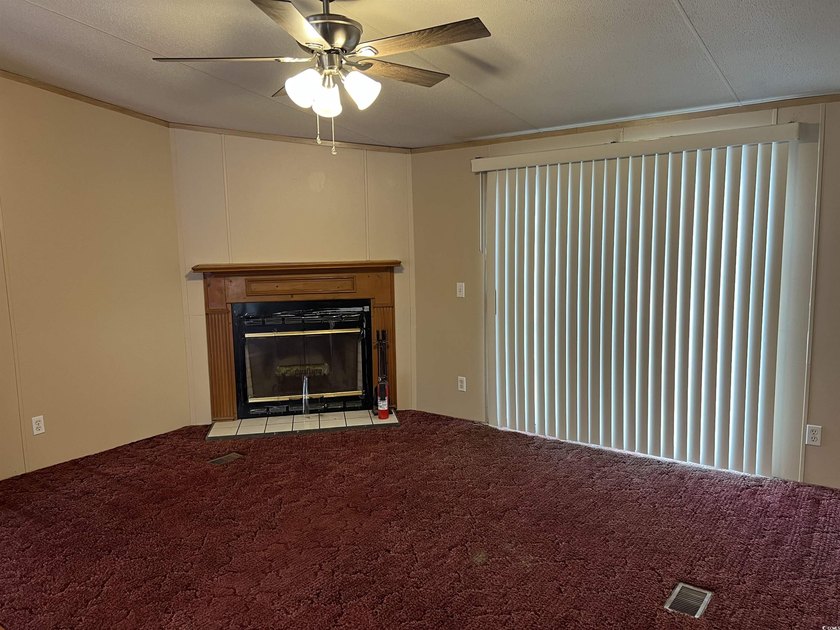 Quiet Living at it's Best! Remodeled 3Bed/ 2Bath Home with a - photo 4