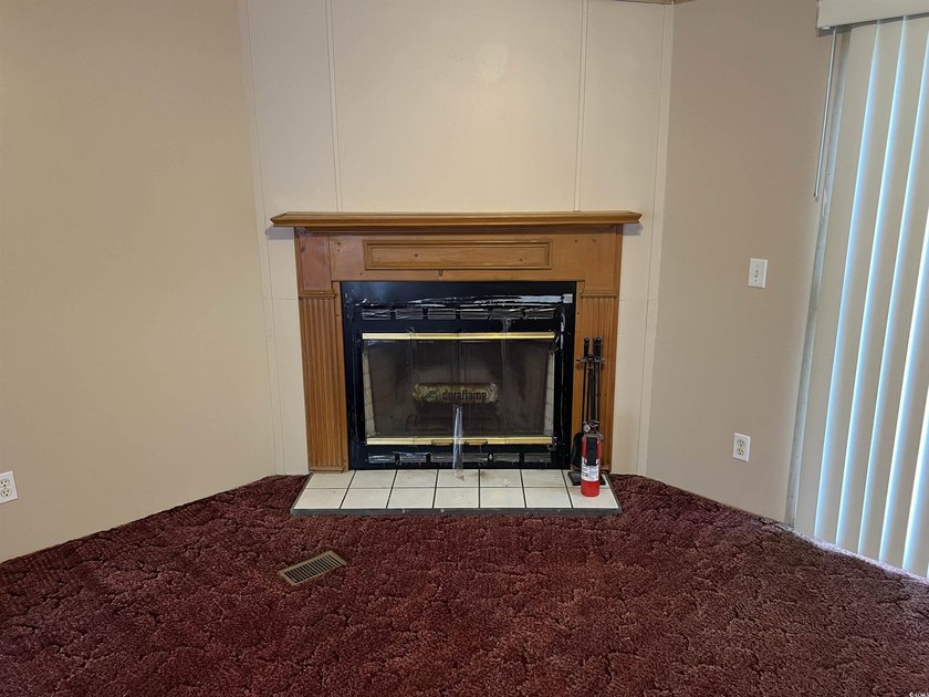Quiet Living at it's Best! Remodeled 3Bed/ 2Bath Home with a - photo 5