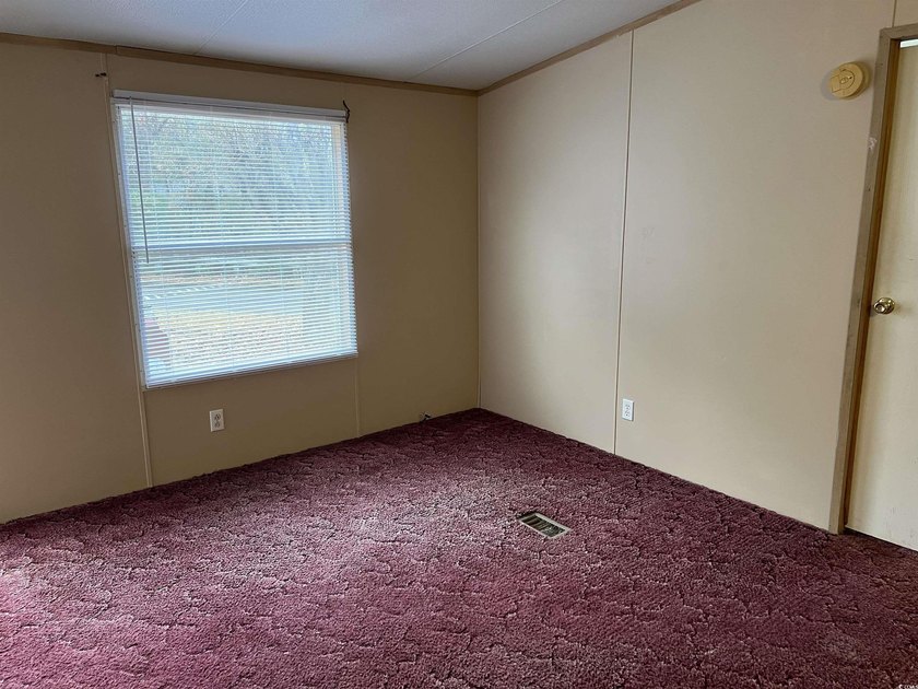 Quiet Living at it's Best! Remodeled 3Bed/ 2Bath Home with a - photo 7