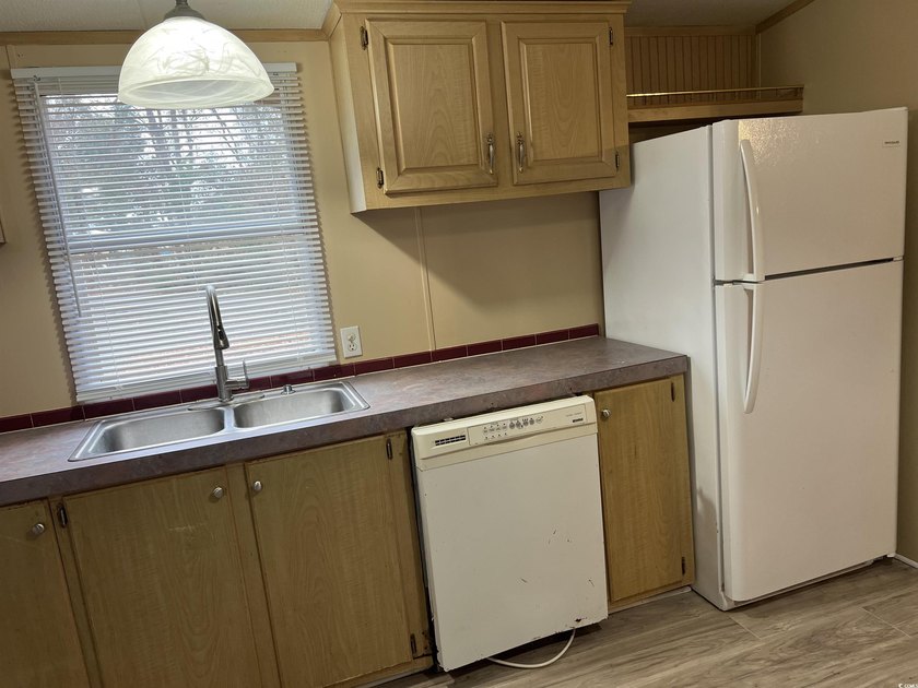 Quiet Living at it's Best! Remodeled 3Bed/ 2Bath Home with a - photo 9