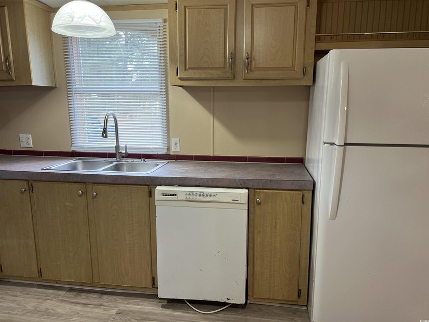 Quiet Living at it's Best! Remodeled 3Bed/ 2Bath Home with a - photo 10