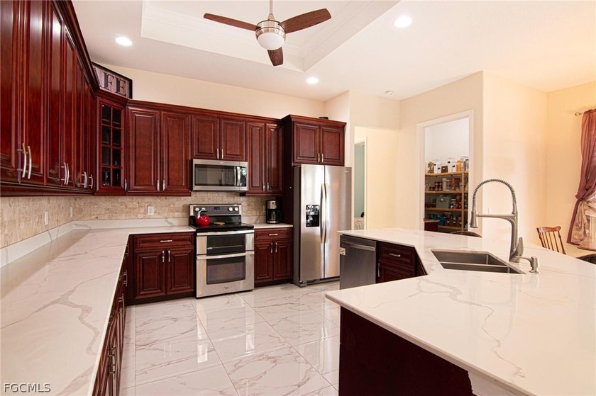 You've found your DREAM HOME in a PRIME location! Absolutely - photo 20