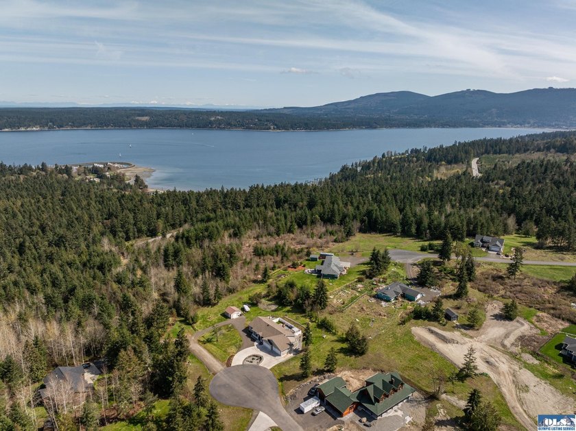 Beautifully maintained custom rambler on 1.16 acres of - photo 8