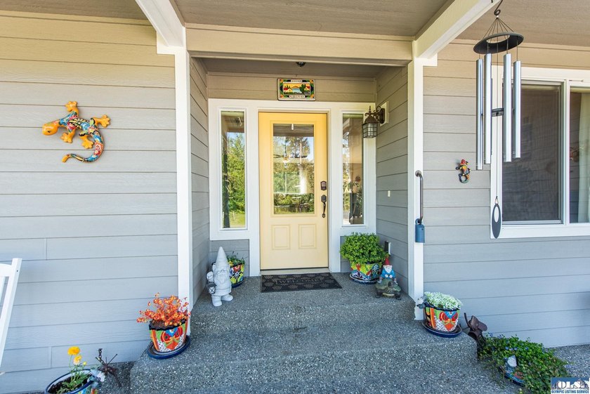 Beautifully maintained custom rambler on 1.16 acres of - photo 9