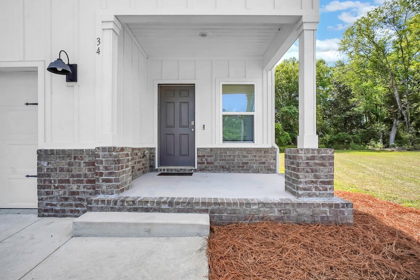 Ready to move in, this home is conveniently located just moments - photo 2