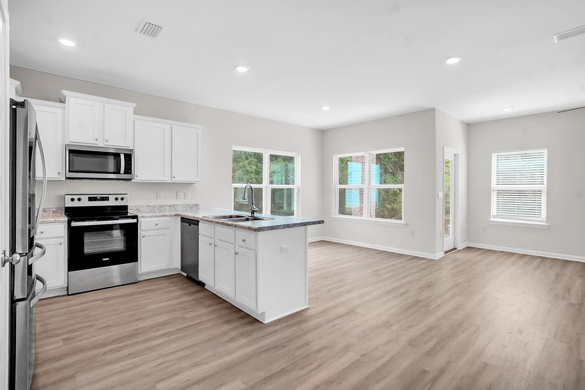 Ready to move in, this home is conveniently located just moments - photo 6