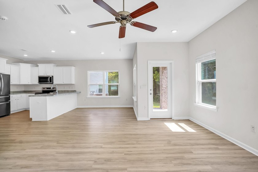 Ready to move in, this home is conveniently located just moments - photo 8