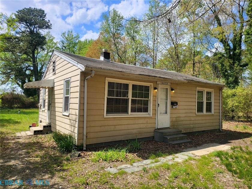 WOW! Yes you can own a 2 bedroom, bath cottage in Newport News - photo 2