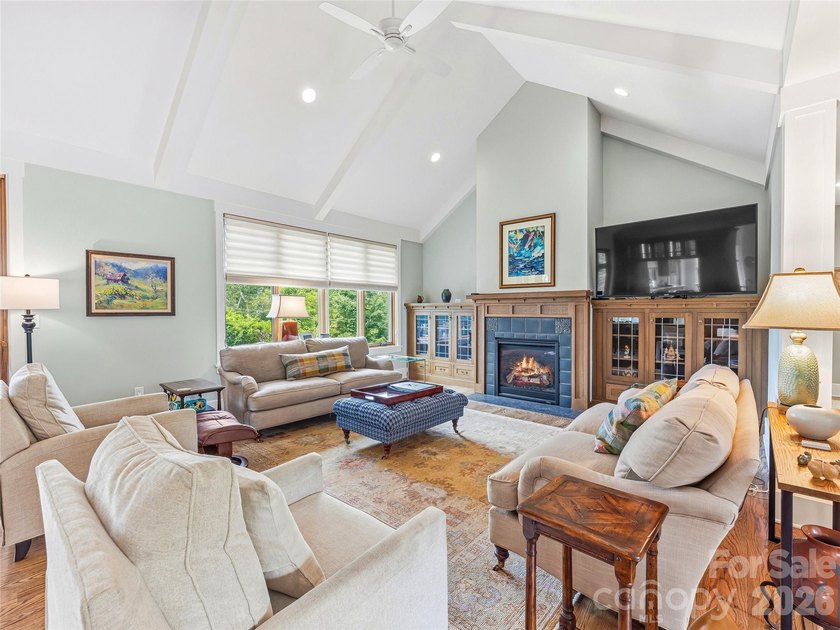 Rarely does a home of this caliber become available in Lakeview - photo 5