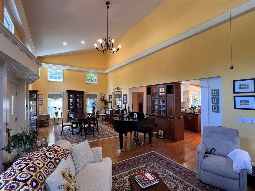 MAJOR PRICE IMPROVEMENT!! Welcome to this beautiful 3 bedroom/3 - photo 8