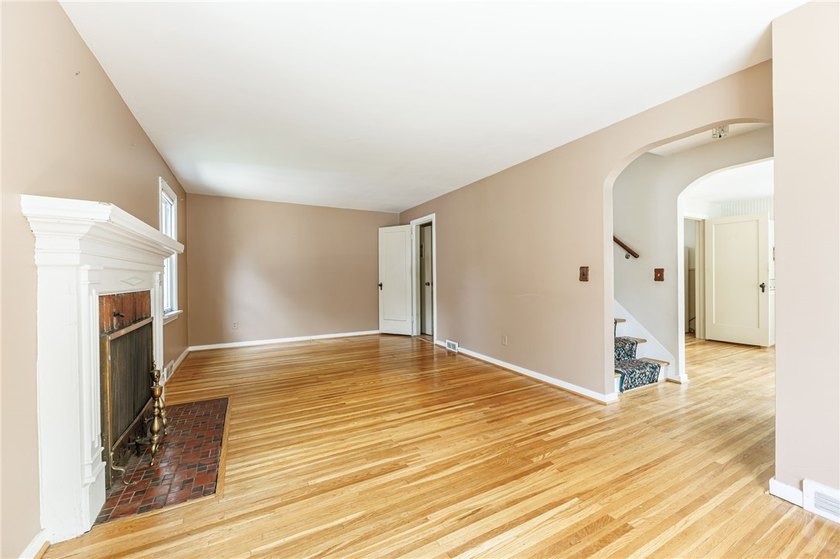 Great opportunity in Greece! This classic 3-bedroom, 1-bath home - photo 7