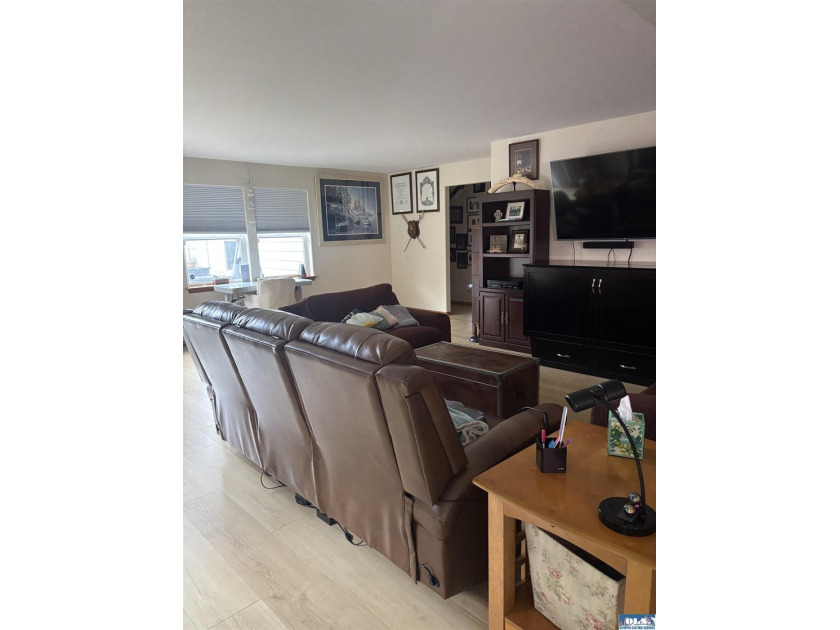 Welcome home to this 3 bedroom, 2 bath 1726 sq. ft. house - photo 12