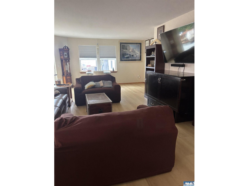 Welcome home to this 3 bedroom, 2 bath 1726 sq. ft. house - photo 14