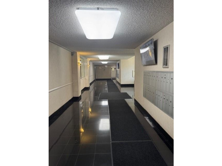 Back on Market. Welcome to this Bright And Spacious Two Bedroom - photo 5