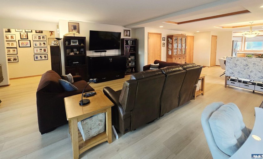 Welcome home to this 3 bedroom, 2 bath 1726 sq. ft. house - photo 15