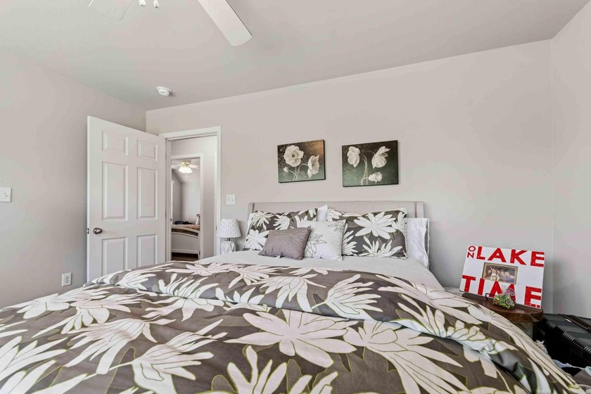 Welcome to this beautifully maintained 3 BR, 2.5-bath home in - photo 18