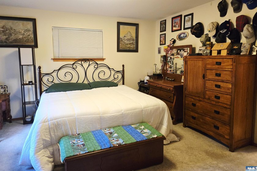 Welcome home to this 3 bedroom, 2 bath 1726 sq. ft. house - photo 18