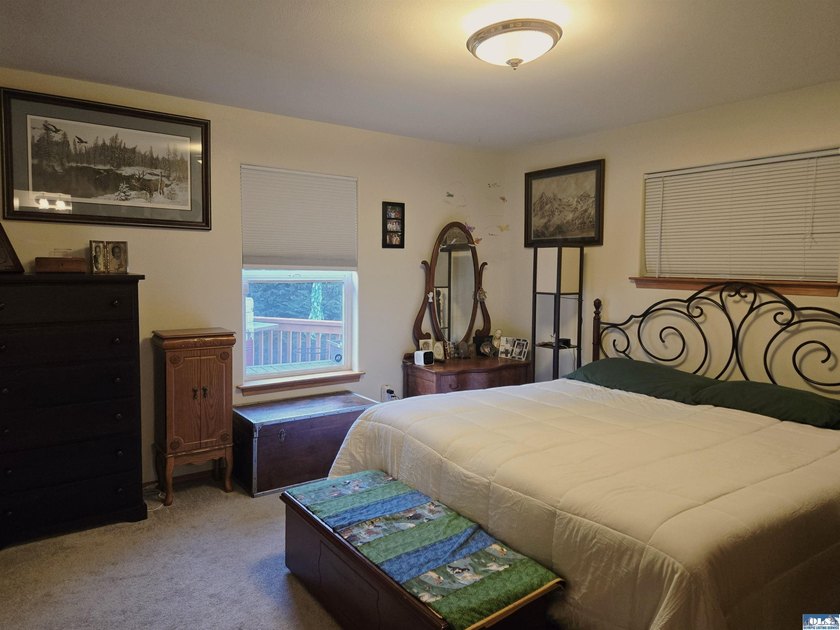 Welcome home to this 3 bedroom, 2 bath 1726 sq. ft. house - photo 19