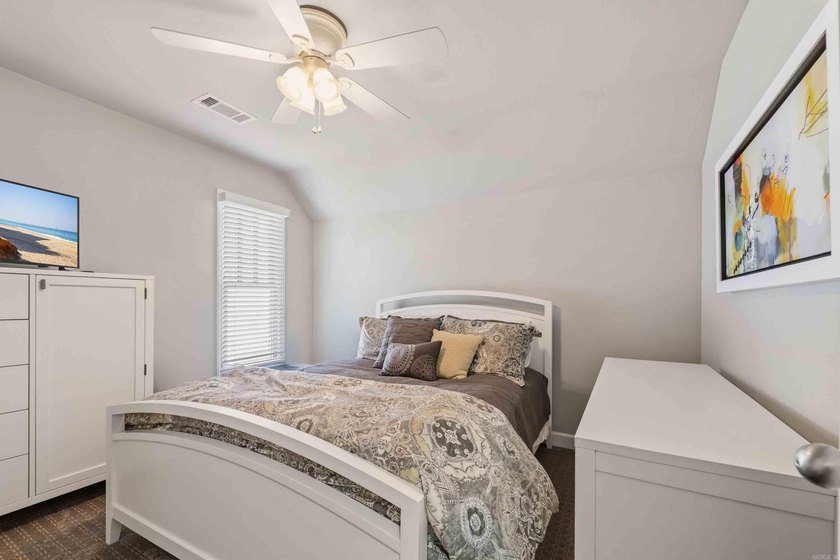 Welcome to this beautifully maintained 3 BR, 2.5-bath home in - photo 20