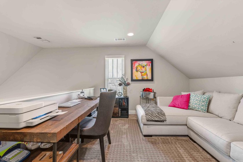Welcome to this beautifully maintained 3 BR, 2.5-bath home in - photo 23