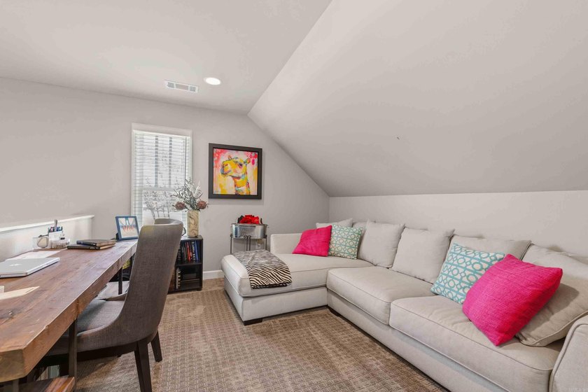 Welcome to this beautifully maintained 3 BR, 2.5-bath home in - photo 24