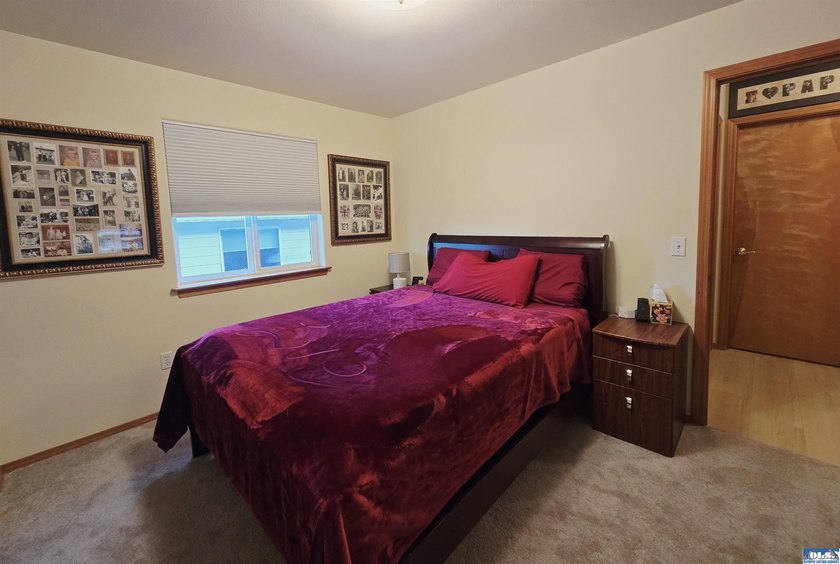 Welcome home to this 3 bedroom, 2 bath 1726 sq. ft. house - photo 24