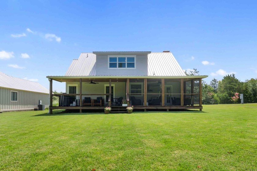 Welcome to this beautifully maintained 3 BR, 2.5-bath home in - photo 33