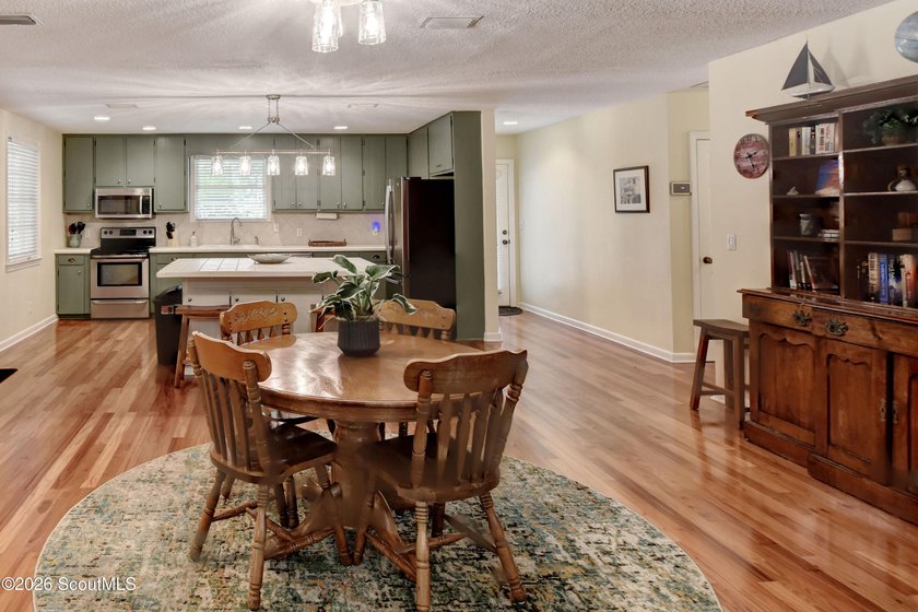 Ideally located on the south end of St. Simons Island, this - photo 3