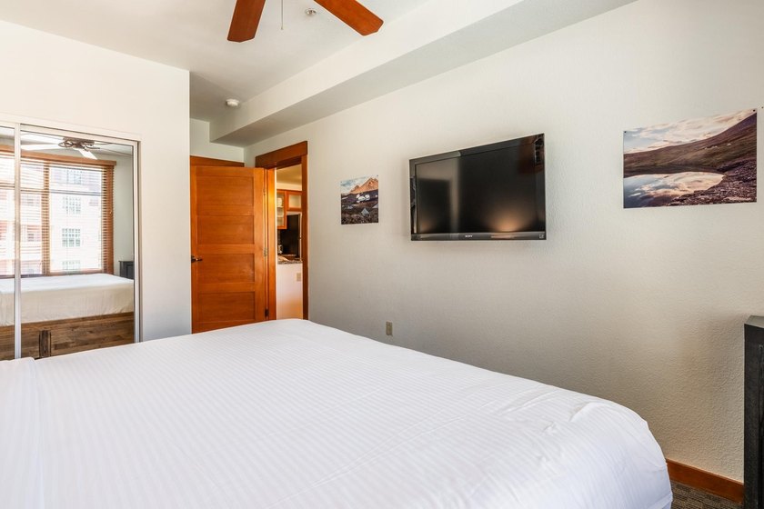Charming Two-Bedroom, Two-Bathroom Condo in the Heart of the - photo 33