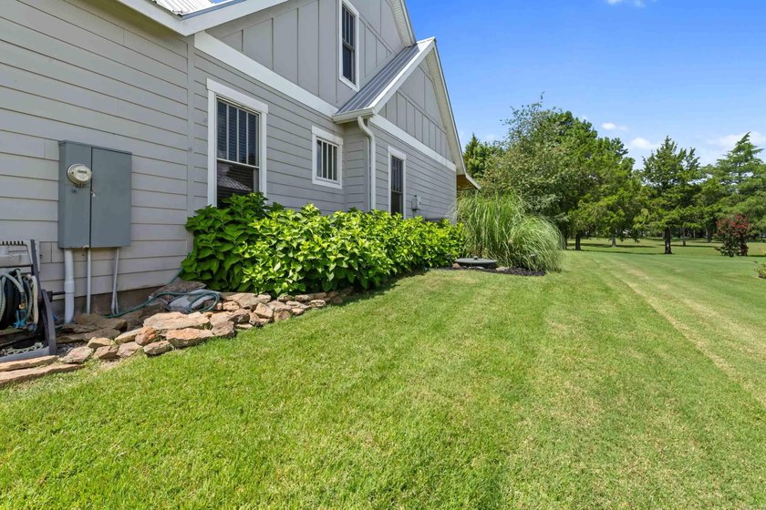 Welcome to this beautifully maintained 3 BR, 2.5-bath home in - photo 34