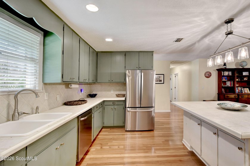Ideally located on the south end of St. Simons Island, this - photo 8
