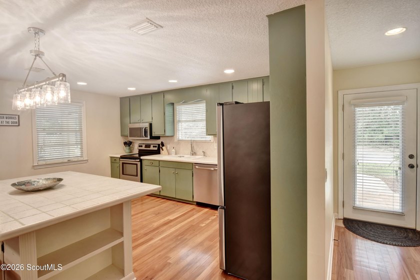 Ideally located on the south end of St. Simons Island, this - photo 9