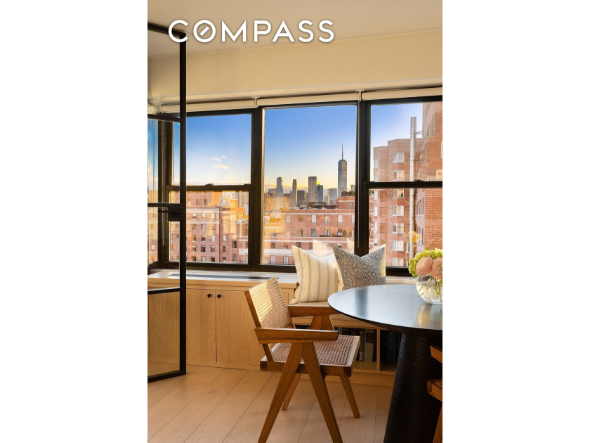 Located on the 17th floor with incredible southern views over - photo 3