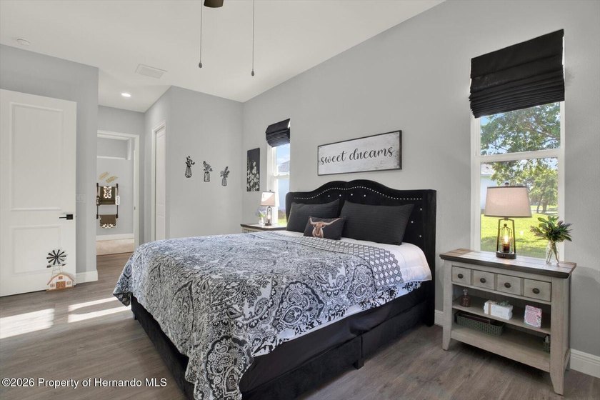 Experience luxury living in the gated GlenLakes Golf &amp; Country - photo 13