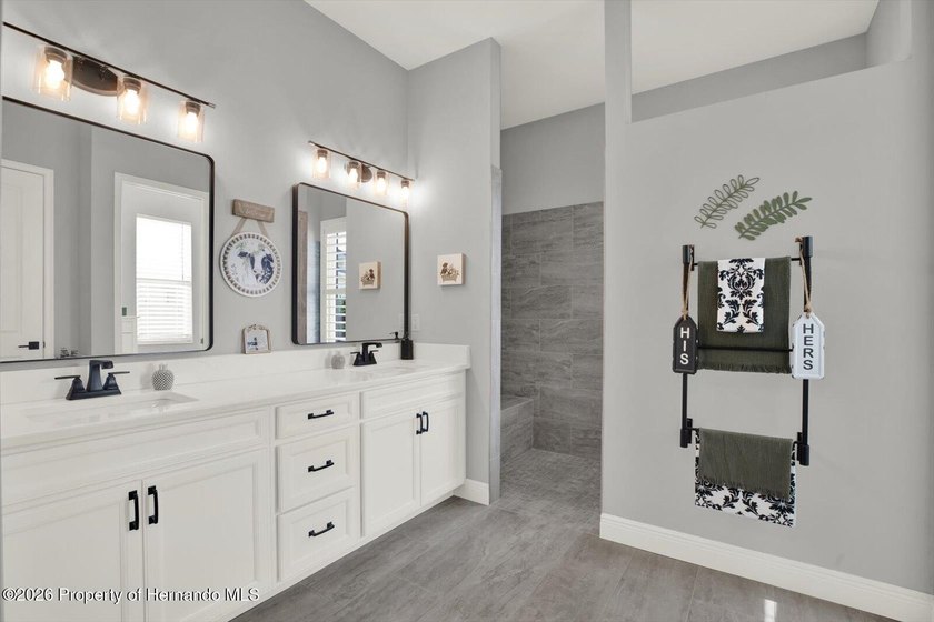 Experience luxury living in the gated GlenLakes Golf &amp; Country - photo 14