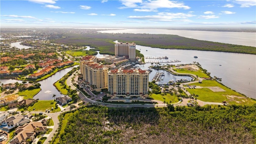 Nestled in the heart of Cape Coral, this exquisite waterfront - photo 5