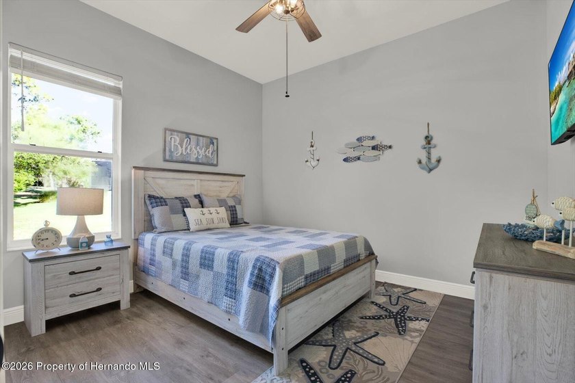 Experience luxury living in the gated GlenLakes Golf &amp; Country - photo 19