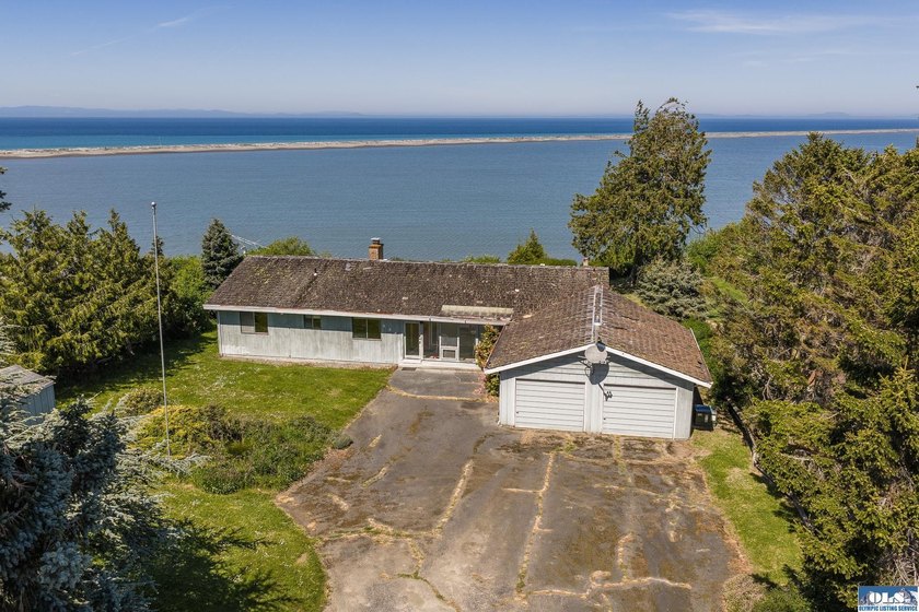 Rare, stunning waterfront property ready for your remodel - photo 2