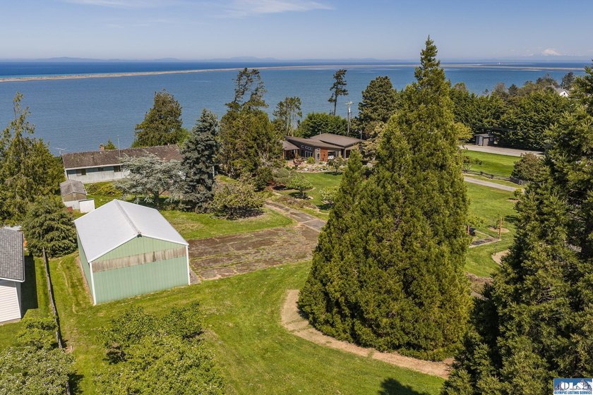Rare, stunning waterfront property ready for your remodel - photo 3