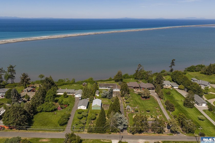 Rare, stunning waterfront property ready for your remodel - photo 4