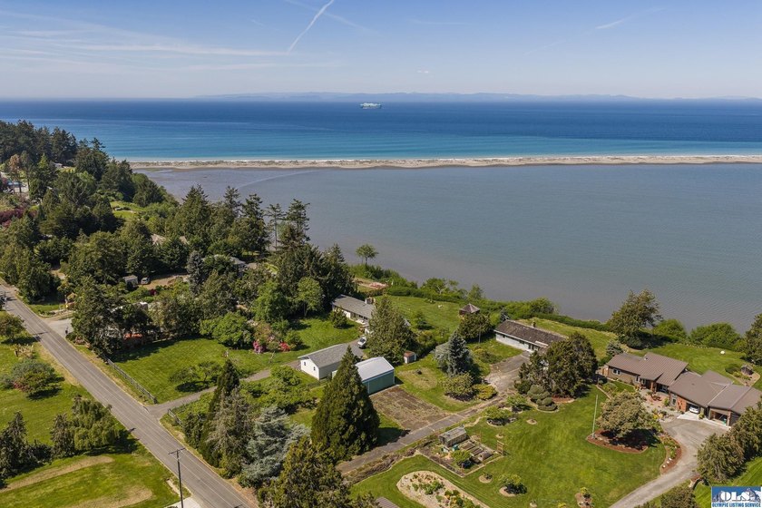 Rare, stunning waterfront property ready for your remodel - photo 6
