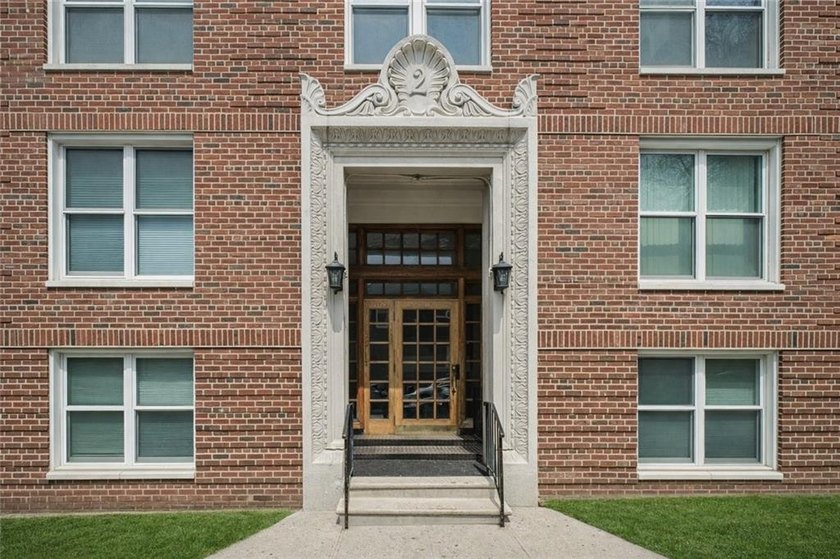 Bright, move-in ready 1-bedroom co-op on the 8th floor of a - photo 3