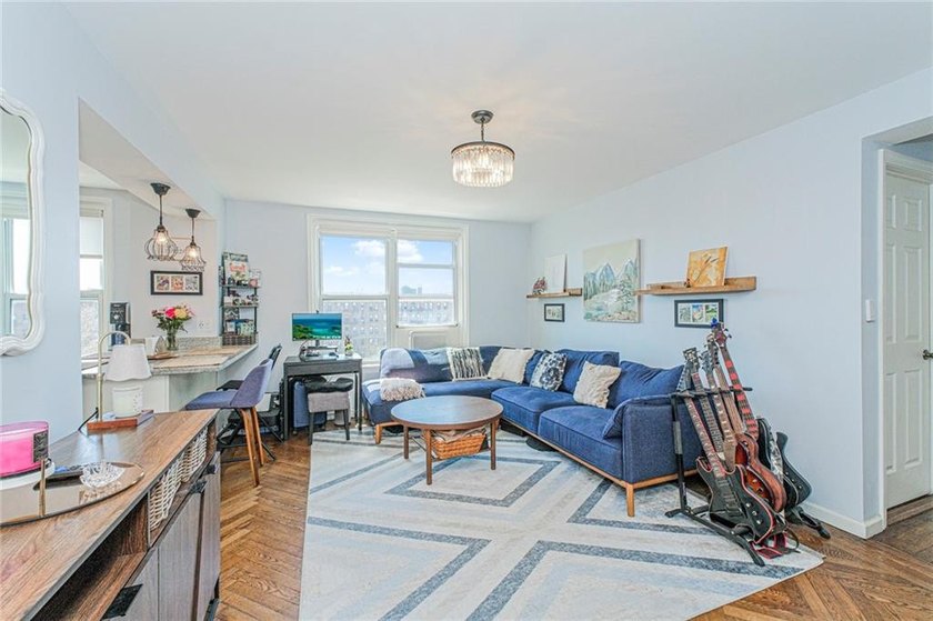 Bright, move-in ready 1-bedroom co-op on the 8th floor of a - photo 4