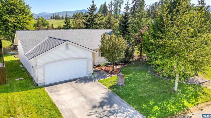 Move in ready home surrounded by a green-belt on two sides in - photo 3